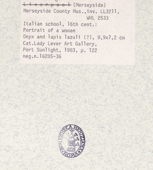 Rückseite von Lady Lever Art Gallery? [https://www.deutsche-digitale-bibliothek.de/content/lizenzen/rv-ez/] Porträt einer Frau - , bh379153_recto. Foto.