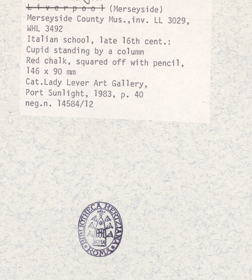 Rückseite von Lady Lever Art Gallery? [https://www.deutsche-digitale-bibliothek.de/content/lizenzen/rv-ez/] Cupido vor einer Säule stehend - , bh379162_recto. Foto.