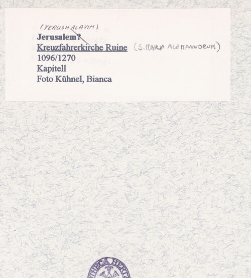 Rückseite von Kühnel, Bianca [https://rightsstatements.org/page/CNE/1.0/] Kreuzfahrerkirche (Santa Maria Alemannorum) - Kapitell, bh384363_recto. Foto.