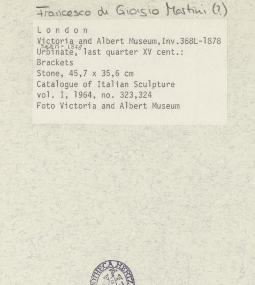 Rückseite von Victoria and Albert Museum [https://www.deutsche-digitale-bibliothek.de/content/lizenzen/rv-ez/] Kapitelle - zwei Kapitelle, bh384868_recto. Foto.