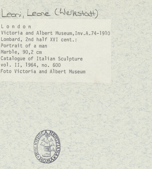 Rückseite von Victoria and Albert Museum [https://www.deutsche-digitale-bibliothek.de/content/lizenzen/rv-ez/] Portraitbüste eines Mannes Rüstung - , bh385212_recto. Foto.