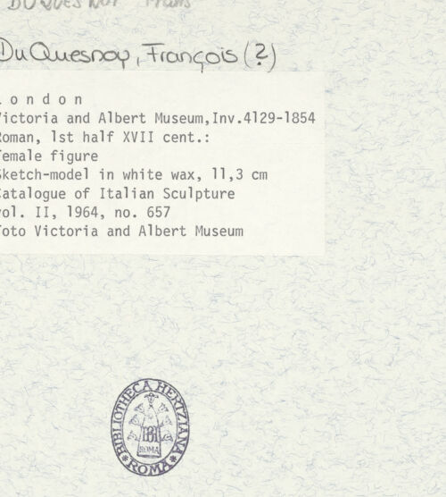 Rückseite von Victoria and Albert Museum [https://www.deutsche-digitale-bibliothek.de/content/lizenzen/rv-ez/] Weibliche Figur - , bh385265_recto. Foto.