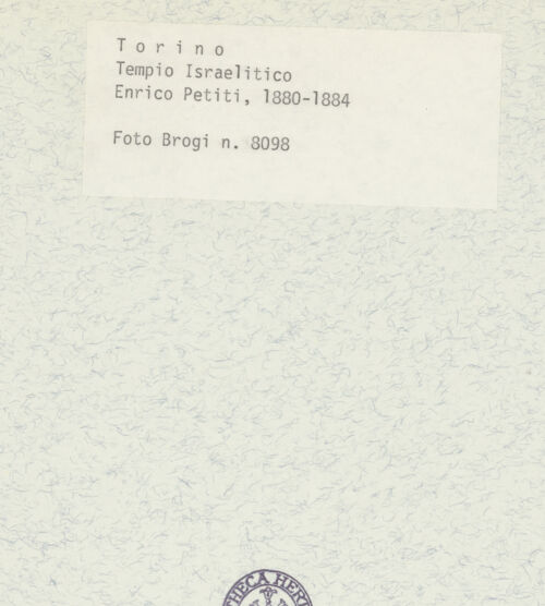 Rückseite von Alinari [https://www.deutsche-digitale-bibliothek.de/content/lizenzen/rv-ez/] Tempio Israelitico - Fassade und rechte Seite, bh385541_recto. Foto.