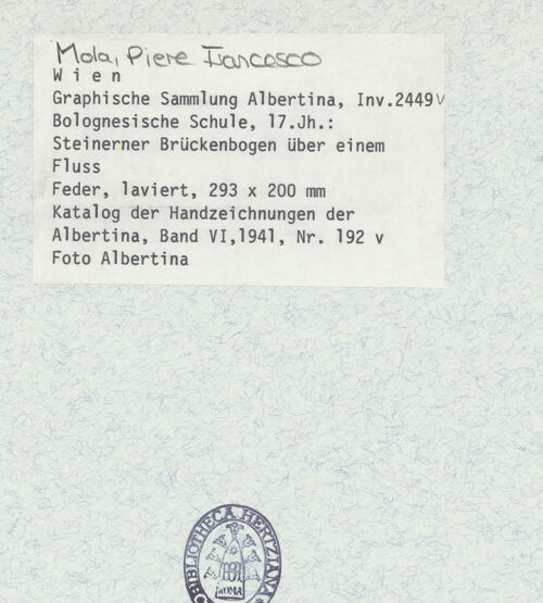 Rückseite von Albertina [https://www.deutsche-digitale-bibliothek.de/content/lizenzen/rv-ez/] Steinerner Brückenbogen über einem Fluss - , bh398765_recto. Foto.