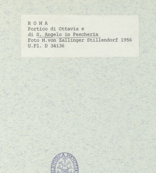 Rückseite von Bibliotheca Hertziana [http://creativecommons.org/licenses/by-nc-sa/4.0/] Sant'Angelo in PescheriaHauptfassade (Portico dell'Ottavia) / Südfassade - Propylon außen, bh407199_recto. Foto: Zallinger zu Stillendorf, Marlies von.