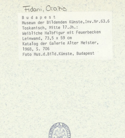 Rückseite von Szépmüvészeti Múzeum [https://www.deutsche-digitale-bibliothek.de/content/lizenzen/rv-ez/] Eine junge Frau vor einer Feuerschale - , bh411201_recto. Foto.