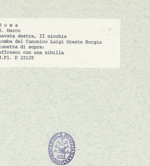 Rückseite von Bibliotheca Hertziana [https://www.deutsche-digitale-bibliothek.de/content/lizenzen/rv-fz/] Grabmal für den Kanoniker Luigi Oreste Borgia - Gesamtansicht, über dem Grabmal: Fragment eines Freskos (17.Jh.) eine Sybille darstellend, bh415908_recto. Foto.
