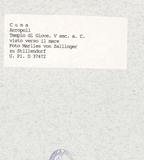 Rückseite von Bibliotheca Hertziana [https://www.deutsche-digitale-bibliothek.de/content/lizenzen/rv-fz/] Tempio di Giove - Blick von Norden, bh418726_recto. Foto: Zallinger zu Stillendorf, Marlies von.