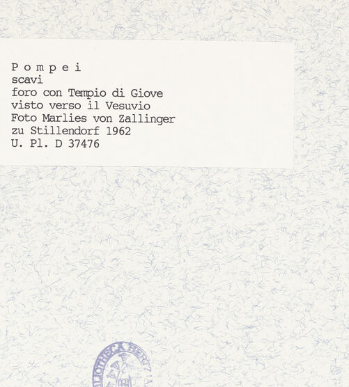 Rückseite von Bibliotheca Hertziana [https://www.deutsche-digitale-bibliothek.de/content/lizenzen/rv-fz/] Foro - Blick in Richtung Jupitertempel, bh418729_recto. Foto: Zallinger zu Stillendorf, Marlies von.