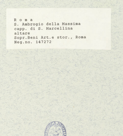 Rückseite von Sopr. BAS ROMA [https://www.deutsche-digitale-bibliothek.de/content/lizenzen/rv-ez/] Sant'Ambrogio della Massima - Blick in die Cappella di S. Marcellina (1. Kapelle rechts), bh422859_recto. Foto.