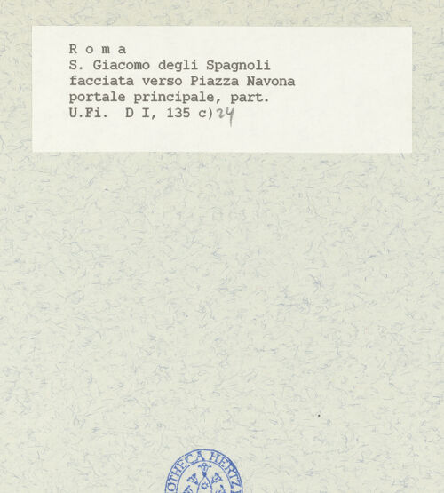 Rückseite von Bibliotheca Hertziana [https://www.deutsche-digitale-bibliothek.de/content/lizenzen/rv-fz/] PortalskulpturZwei Engel halten ein Wappen (abgearbeitet) - Detail: Tympanon, bh424745_recto. Foto.