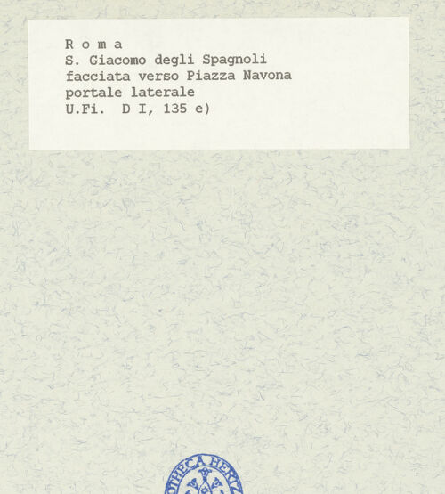 Rückseite von Bibliotheca Hertziana [https://www.deutsche-digitale-bibliothek.de/content/lizenzen/rv-fz/] San Giacomo degli SpagnoliWestfassade - Detail: Nebenportal, bh424746_recto. Foto.