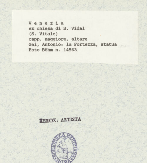 Rückseite von Böhm, Osvaldo [https://www.deutsche-digitale-bibliothek.de/content/lizenzen/rv-ez/] Fortitudo - Gesamtansicht, seitlich, bh425707_recto. Foto.