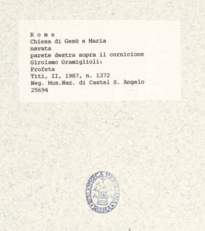 Rückseite von Museo Nazionale di Castel Sant'Angelo [https://www.deutsche-digitale-bibliothek.de/content/lizenzen/rv-ez/] Propheten und PatriarchenSitzender Prophet, eine Schrifttafel zwischen den Beinen haltend - Ansicht von rechts unten, bh425805_recto. Foto.