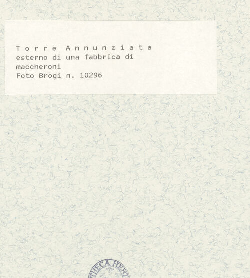 Rückseite von Alinari [https://www.deutsche-digitale-bibliothek.de/content/lizenzen/rv-ez/] Fabbrica di Maccheroni - Fassade, bh430615_recto. Foto.