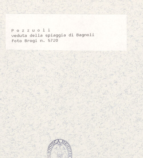 Rückseite von Alinari [https://www.deutsche-digitale-bibliothek.de/content/lizenzen/rv-ez/] Stadt - Blick auf den Golf von Pozzuoli, bh430760_recto. Foto.