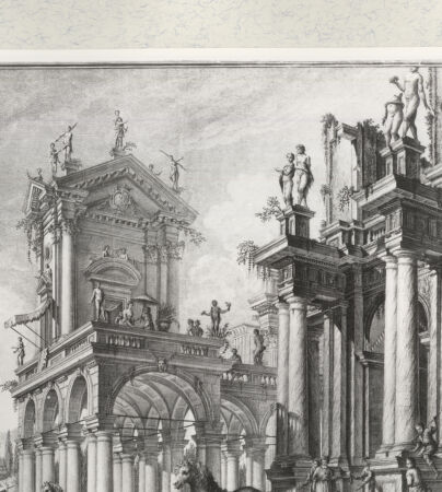 Rückseite von Umberto Tomba Verona [http://creativecommons.org/publicdomain/mark/1.0/] Blick auf einen Hafen und klassische Bauwerke (aus einer Serie "realer Bauwerke" nach Gemälden Bibienas) - , bh434220. Foto.