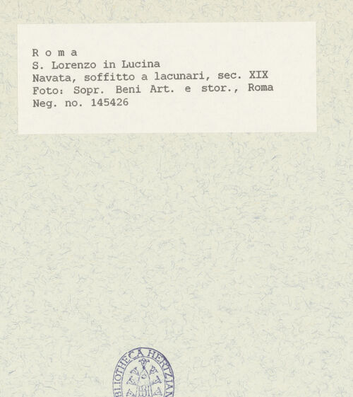 Rückseite von Sopr BAS ROMA [https://www.deutsche-digitale-bibliothek.de/content/lizenzen/rv-ez/] Holzdecke - Ansicht in Richtung Presbyterium, bh435730_recto. Foto.