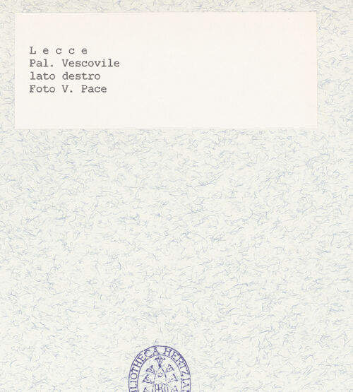 Rückseite von Pace, Valentino [https://www.deutsche-digitale-bibliothek.de/content/lizenzen/rv-fz/] Palazzo Vescovile - Westflügel, Ansicht von Osten, bh436734_recto. Foto: Pace, Valentino.