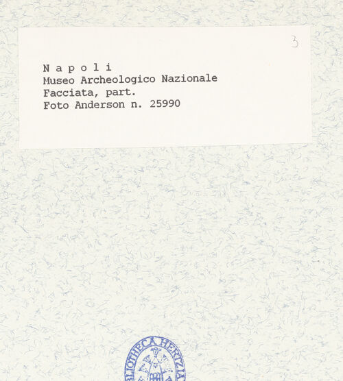 Rückseite von Alinari [https://www.deutsche-digitale-bibliothek.de/content/lizenzen/rv-ez/] Museo Archeologico NazionaleHauptfassade - Mittelbau, bh437612_recto. Foto.