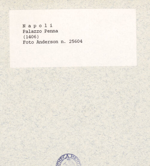 Rückseite von Alinari [https://www.deutsche-digitale-bibliothek.de/content/lizenzen/rv-ez/] Palazzo Penna - Fassade, bh437645_recto. Foto.