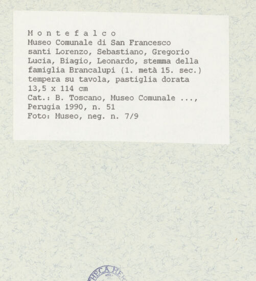 Rückseite von Museum [https://www.deutsche-digitale-bibliothek.de/content/lizenzen/rv-ez/] Predella mit Heiligen und dem Wappen der Familie Brancalupi - Gesamtansicht, bh438938_recto. Foto.