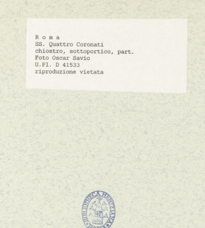 Rückseite von Bibliotheca Hertziana [https://www.deutsche-digitale-bibliothek.de/content/lizenzen/rv-fz/] Santi Quattro CoronatiInneres - ambulatio, Arkaden, bh439522_recto. Foto: Savio, Oscar.