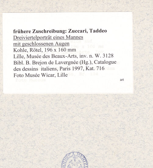 Rückseite von Musée Wicar, Lille [https://www.deutsche-digitale-bibliothek.de/content/lizenzen/rv-ez/] Dreiviertelporträt eines Mannes mit geschlossenen Augen - , bh439729_recto. Foto.