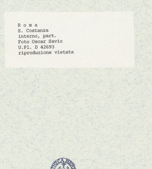 Rückseite von Bibliotheca Hertziana [https://www.deutsche-digitale-bibliothek.de/content/lizenzen/rv-fz/] Mausoleo di Santa CostanzaInnenraum - Blick auf Säulenpaare zum Umgang hin, bh442403_recto. Foto: Savio, Oscar.