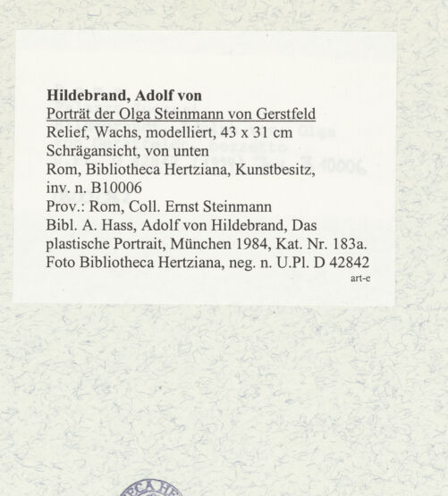 Rückseite von Bibliotheca Hertziana [https://www.deutsche-digitale-bibliothek.de/content/lizenzen/rv-fz/] Porträtrelief der Olga von Gerstfeldt - Detail: Schrägansicht, von unten, bh444525_recto. Foto.