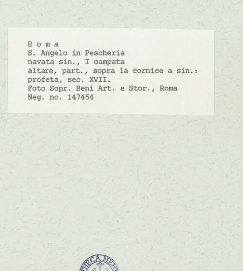 Rückseite von Sopr. BAS ROMA [https://www.deutsche-digitale-bibliothek.de/content/lizenzen/rv-ez/] Altare del Crocefisso; KreuzaltarPropheten  in der Altarbekrönung - linker Prophet, bh444681_recto. Foto.