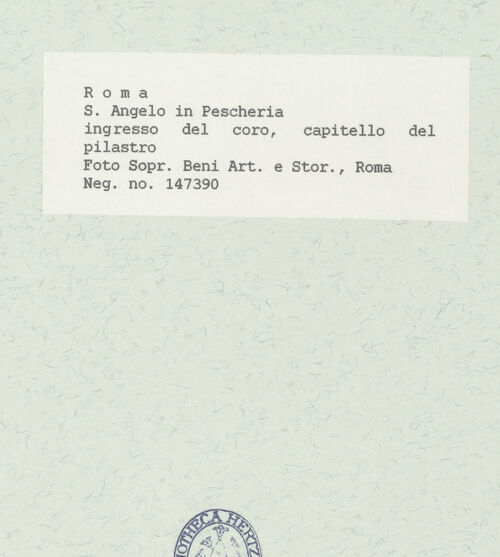 Rückseite von Sopr. BAS ROMA [https://www.deutsche-digitale-bibliothek.de/content/lizenzen/rv-ez/] Sant'Angelo in PescheriaApsisCappella Maggiore - Kapitell am Choreingang, bh444684_recto. Foto.