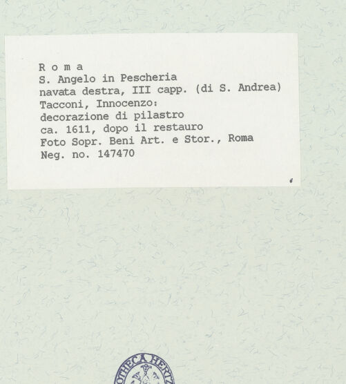 Rückseite von Sopr. BAS ROMA [https://www.deutsche-digitale-bibliothek.de/content/lizenzen/rv-ez/] Wand- und Deckenmalereien in der AndreaskapellePilasterdekoration; Szenen aus dem Leben der Heiligen Franziskus und Franziska; Putti - Pilasterspiegel der Außenwand: Franziskus kniet vor der Madonna (?), bh444704_recto. Foto.