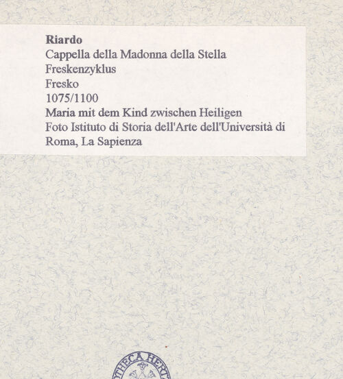 Rückseite von Istituto di Storia dell'Arte dell'Università di Roma, La Sapienza [https://www.deutsche-digitale-bibliothek.de/content/lizenzen/rv-ez/] WandbildzyklusThronende Madonna zwischen Heiligen - Seitenansicht (vor der Restaurierung), bh445656_recto. Foto.