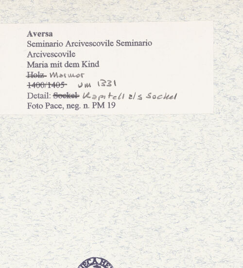 Rückseite von Pace, Valentino [https://www.deutsche-digitale-bibliothek.de/content/lizenzen/rv-fz/] Maria mit dem Kind - Detail und Kapitell als Sockel, bh445689_recto. Foto: Pace, Valentino.
