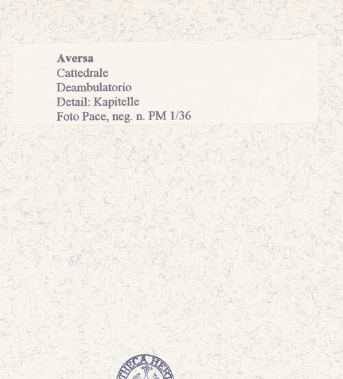 Rückseite von Pace [https://www.deutsche-digitale-bibliothek.de/content/lizenzen/rv-ez/] Kapitelle des Chorumgangs - Kapitelle, bh445697_recto. Foto: Pace, Valentino.