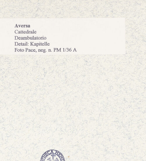 Rückseite von Pace [https://www.deutsche-digitale-bibliothek.de/content/lizenzen/rv-ez/] Kapitelle des Chorumgangs - Kapitelle, bh445698_recto. Foto: Pace, Valentino.