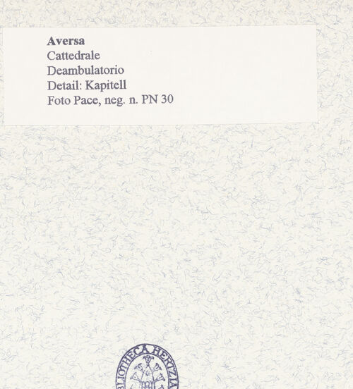 Rückseite von Pace, Valentino [https://www.deutsche-digitale-bibliothek.de/content/lizenzen/rv-ez/] Kapitelle des Chorumgangs - Kapitell, bh445717_recto. Foto: Pace, Valentino.