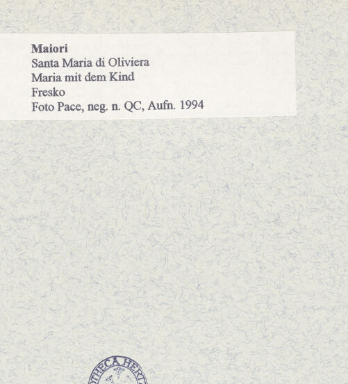 Rückseite von Pace, Valentino [https://www.deutsche-digitale-bibliothek.de/content/lizenzen/rv-fz/] Zyklus der oberen KapelleMadonna zwischen den heiligen Nikolaus, Paulinus, Johannes dem Täufer und Johannes dem Evangelisten - Madonna, Detail (nach der Restaurierung), bh445730_recto. Foto.