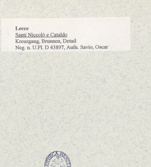 Rückseite von Bibliotheca Hertziana [https://www.deutsche-digitale-bibliothek.de/content/lizenzen/rv-ez/] Brunnenhaus mit KuppelSäulen - Säule, Detail, bh445875_recto. Foto: Savio, Oscar.