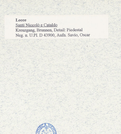 Rückseite von Bibliotheca Hertziana [https://www.deutsche-digitale-bibliothek.de/content/lizenzen/rv-fz/] Brunnenhaus mit KuppelSockel mit Reliefs - Triton spielt Harfe, bh445876_recto. Foto: Savio, Oscar.