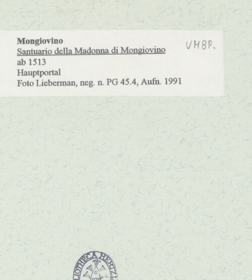 Rückseite von Lieberman, Ralph [https://www.deutsche-digitale-bibliothek.de/content/lizenzen/rv-ez/] Hauptportal der Südfassade mit Überdachung - Gesamtansicht von Süden, bh446192_recto. Foto.