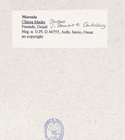 Rückseite von Bibliotheca Hertziana [https://www.deutsche-digitale-bibliothek.de/content/lizenzen/rv-fz/] Duomo - Fassade, Detail: Seitenportal und Fenster, bh446874_recto. Foto: Savio, Oscar.