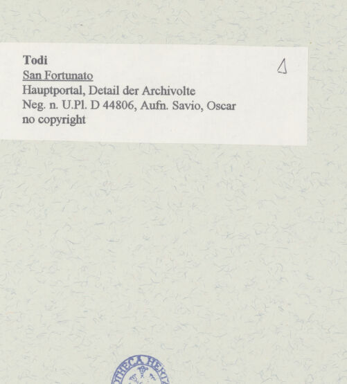 Rückseite von Bibliotheca Hertziana [https://www.deutsche-digitale-bibliothek.de/content/lizenzen/rv-fz/] HauptportalArchivolten mit Heiligendarstellungen - Archivoltenscheitel, bh447401_recto. Foto: Savio, Oscar.