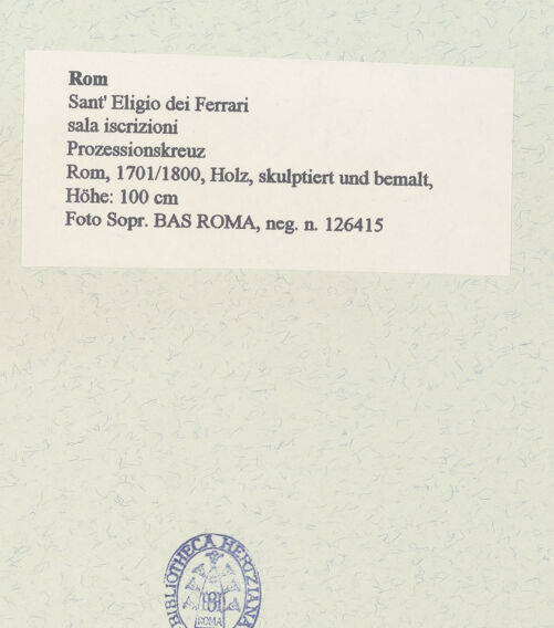 Rückseite von Sopr. BAS ROMA [https://www.deutsche-digitale-bibliothek.de/content/lizenzen/rv-ez/] Prozessionskreuz - , bh451094_recto. Foto.