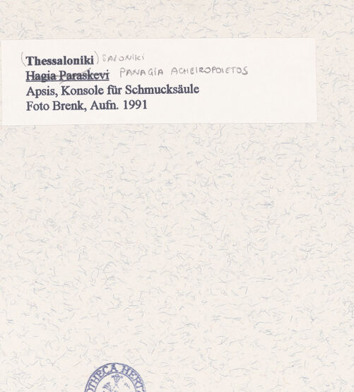 Rückseite von Brenk [https://rightsstatements.org/page/CNE/1.0/] Panagia Acheiropoiitos - Apsis, Konsole für Schmucksäule, bh452268_recto. Foto.