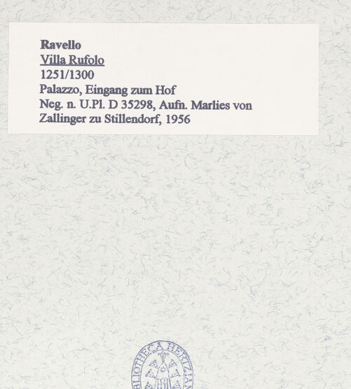 Rückseite von Bibliotheca Hertziana [https://www.deutsche-digitale-bibliothek.de/content/lizenzen/rv-fz/] Villa Rufolo - Palazzo, Eingang zum Hof, bh452808_recto. Foto: Zallinger zu Stillendorf, Marlies von.