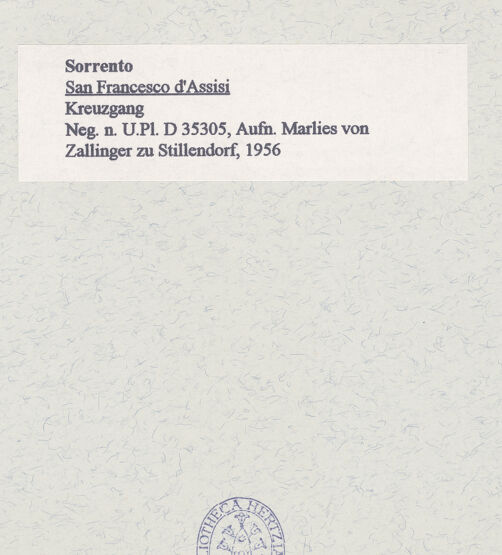 Rückseite von Bibliotheca Hertziana [https://www.deutsche-digitale-bibliothek.de/content/lizenzen/rv-fz/] San FrancescoChiostro - Nordwestliche Ecke, bh452820_recto. Foto: Zallinger zu Stillendorf, Marlies von.