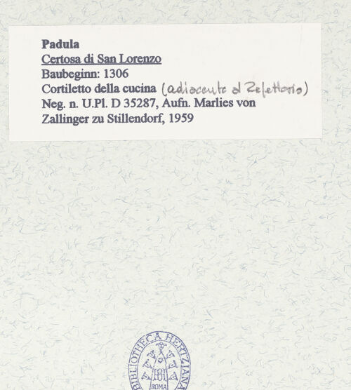 Rückseite von Bibliotheca Hertziana [https://www.deutsche-digitale-bibliothek.de/content/lizenzen/rv-fz/] Certosa di San LorenzoChiostro del Refettorio - Brunnen, bh452843_recto. Foto: Zallinger zu Stillendorf, Marlies von.