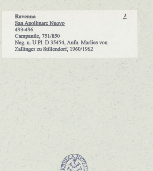 Rückseite von Bibliotheca Hertziana [https://www.deutsche-digitale-bibliothek.de/content/lizenzen/rv-fz/] Sant'Apollinare NuovoAußenbauCampanile - Ansicht von Südosten, bh452872_recto. Foto: Zallinger zu Stillendorf, Marlies von.